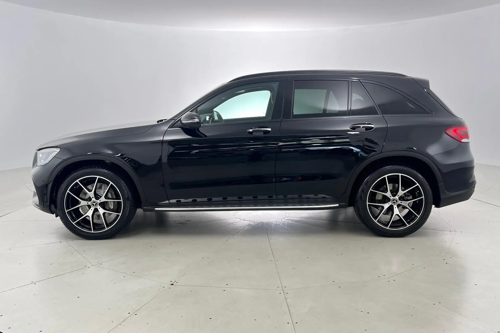 2022 Mercedes-Benz GLC-Class Gallery Image 8