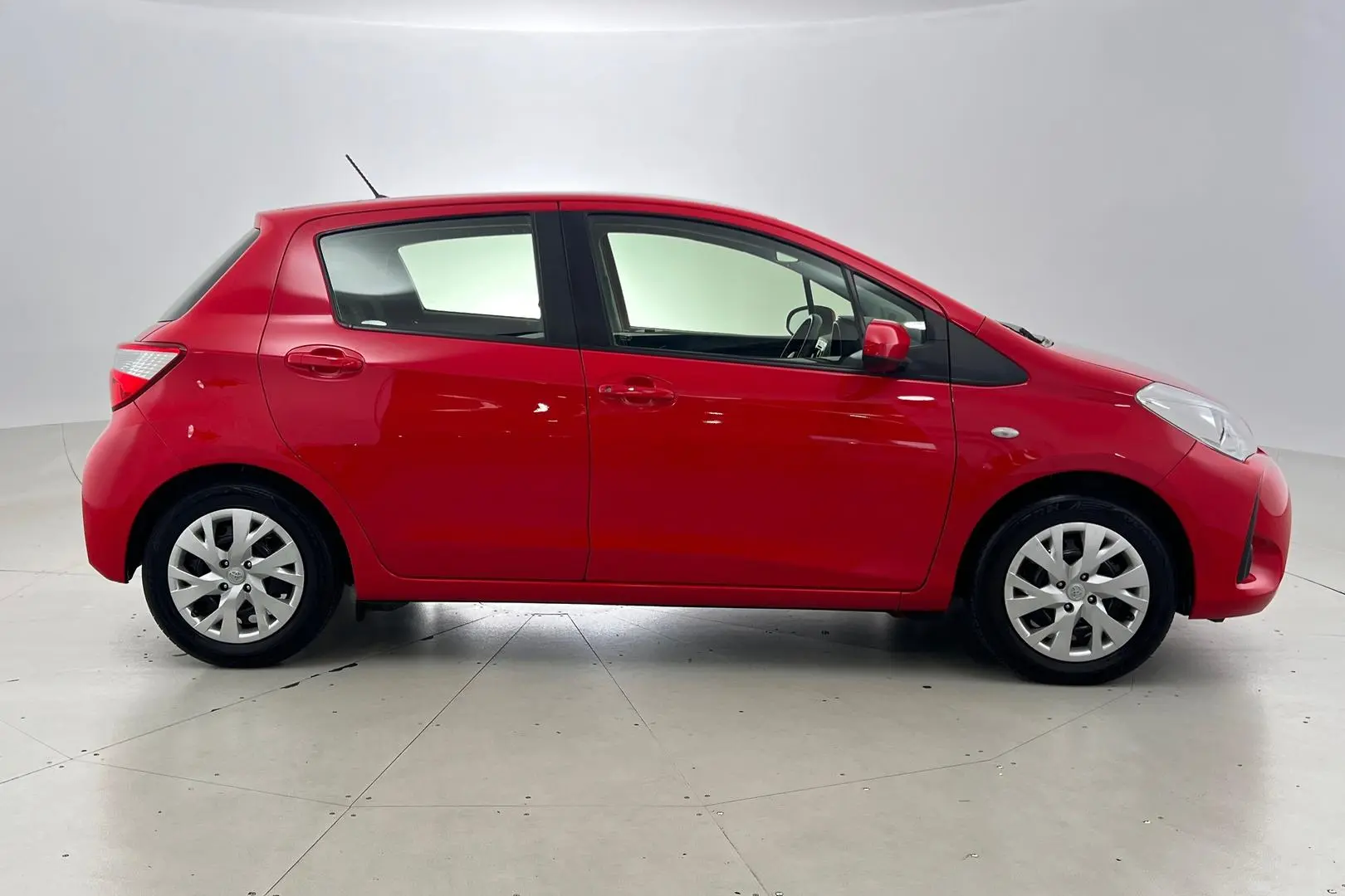2019 Toyota Yaris Gallery Image 3