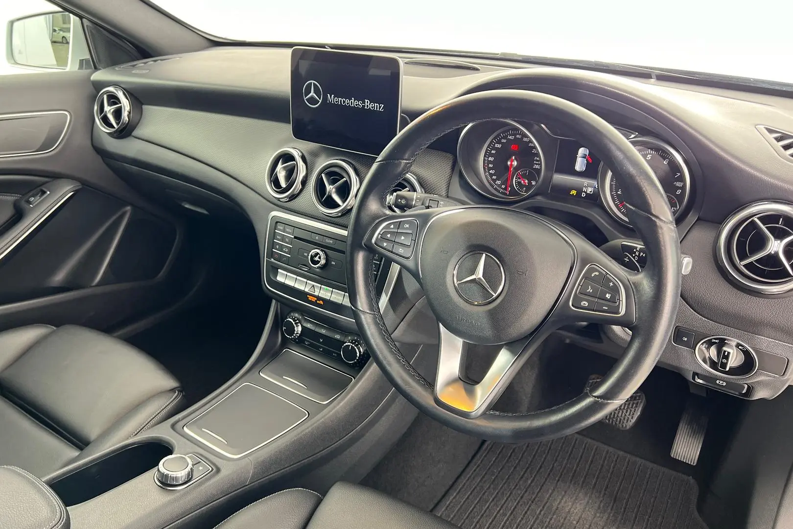 2019 Mercedes-Benz Gla-Class Gallery Image 3