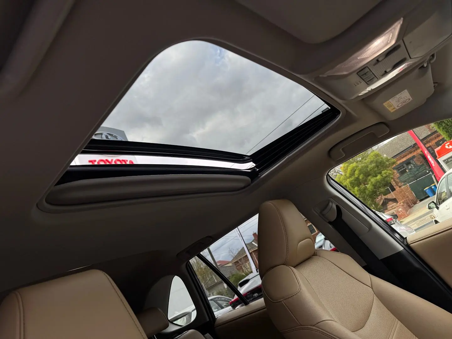2022 Toyota RAV4 Gallery Image 13
