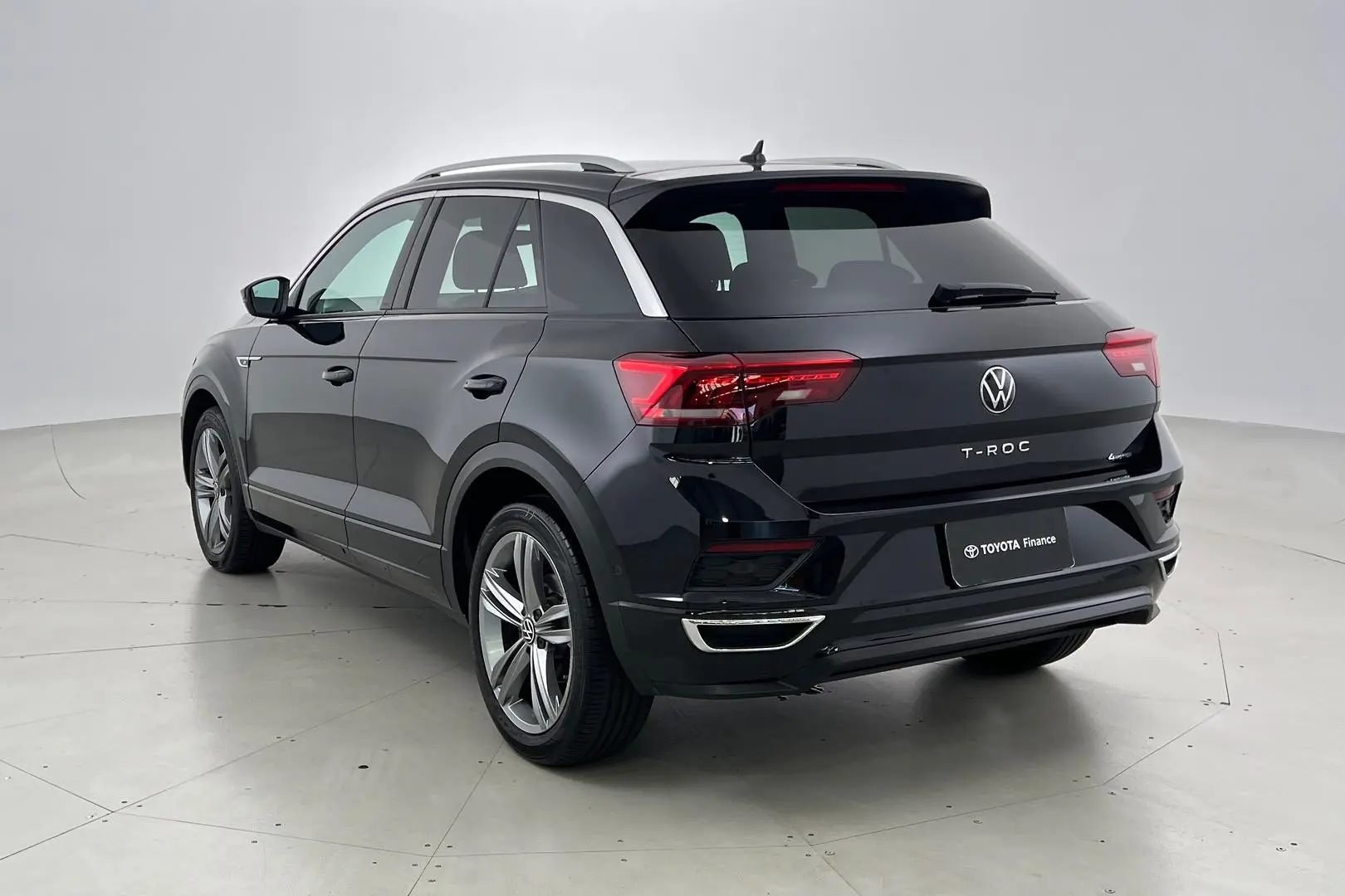 2021 Volkswagen T-Roc Gallery Image 2