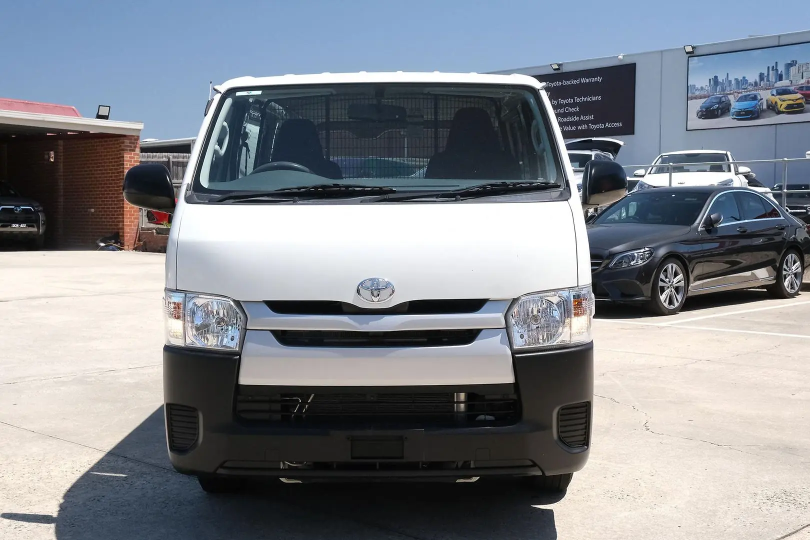 2018 Toyota Hiace Gallery Image 3