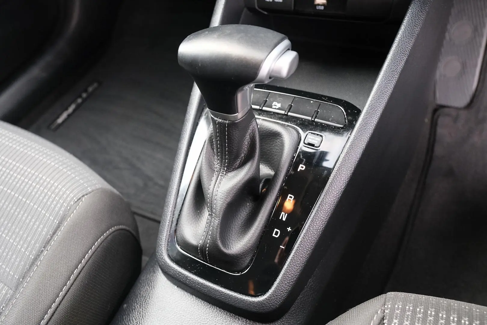 2021 Kia Stonic Gallery Image 18