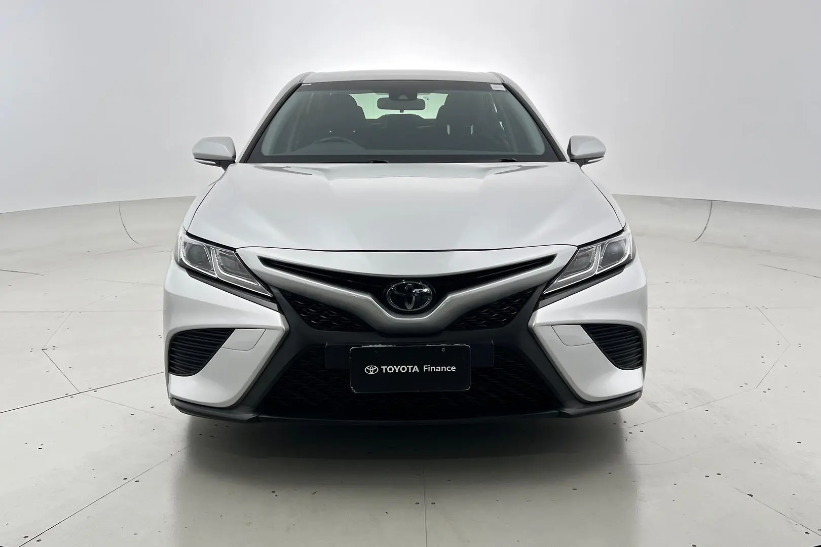 2019 Toyota Camry Gallery Image 6