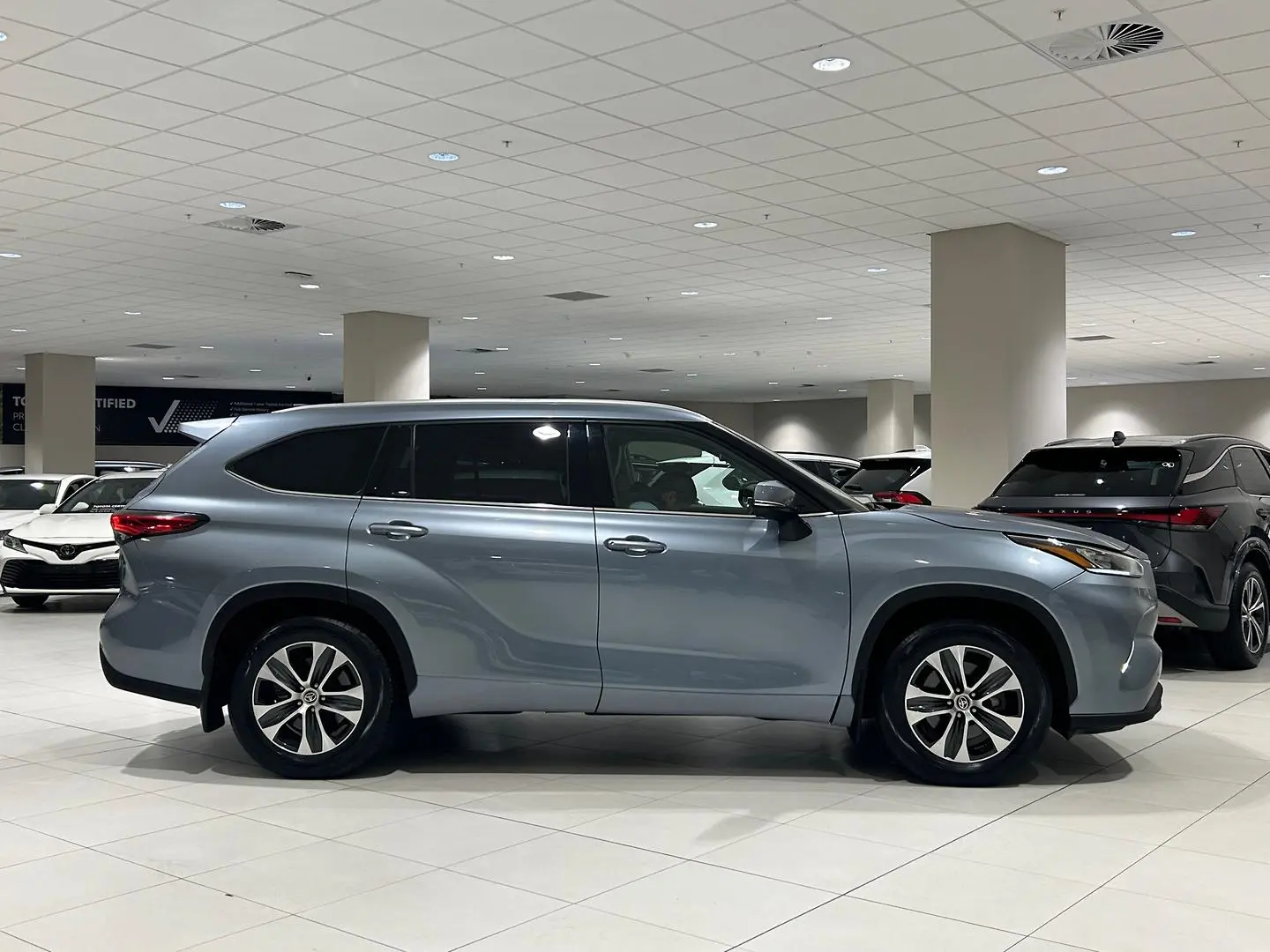 2021 Toyota Kluger Gallery Image 2