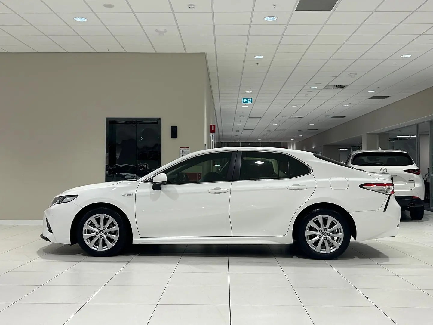 2020 Toyota Camry Gallery Image 6
