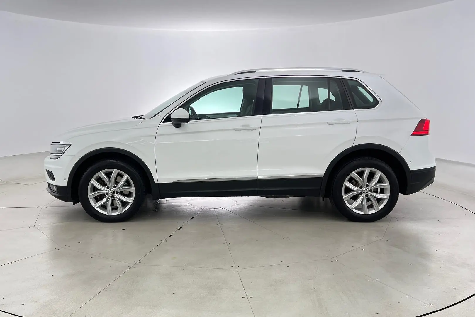 2019 Volkswagen Tiguan Gallery Image 7