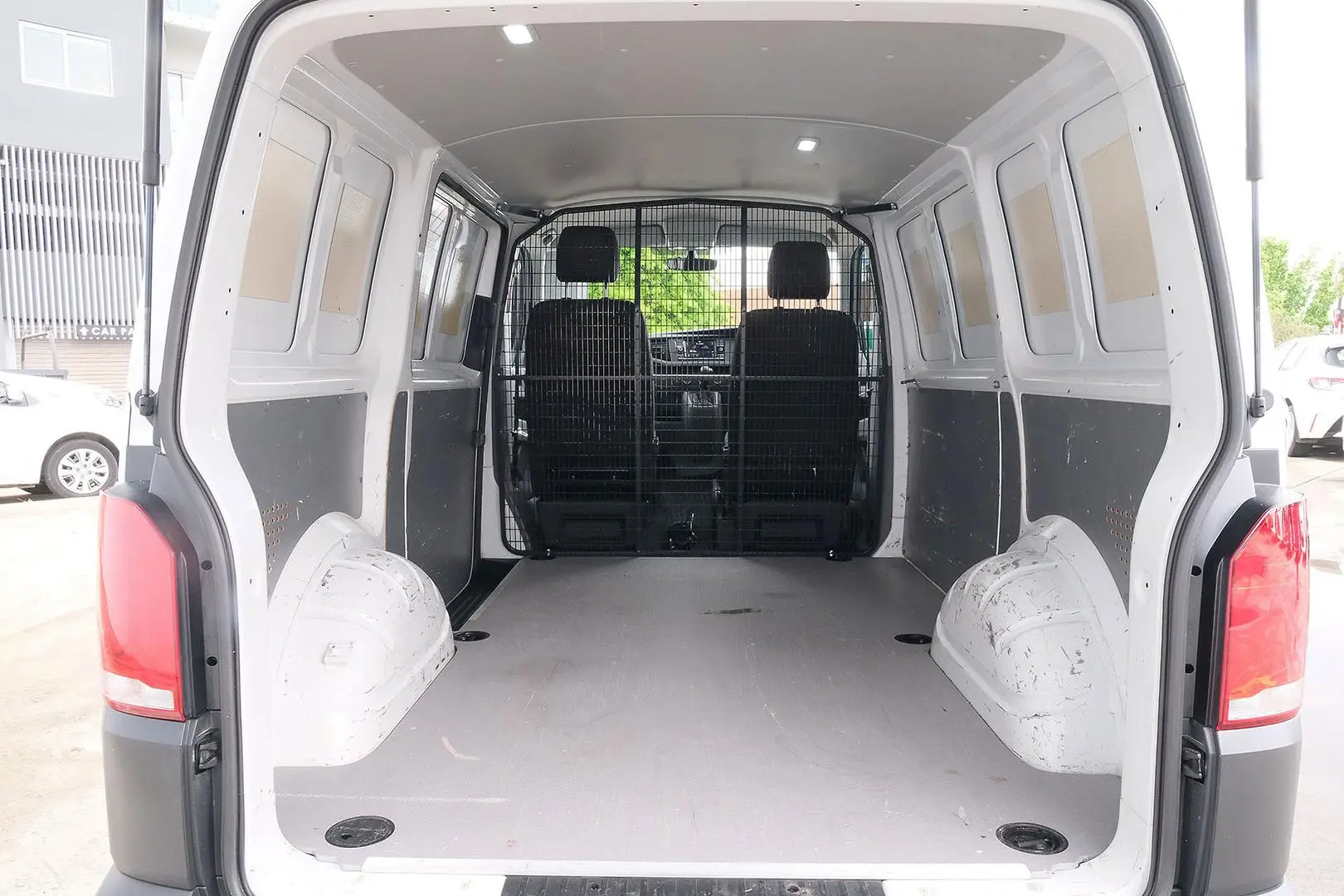 2022 Volkswagen Transporter Gallery Image 10