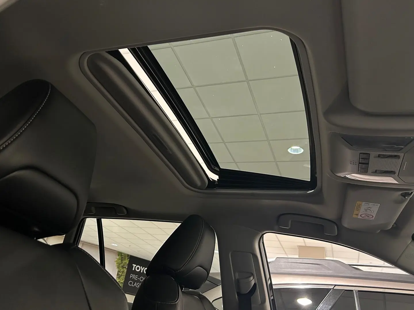 2020 Toyota RAV4 Gallery Image 15