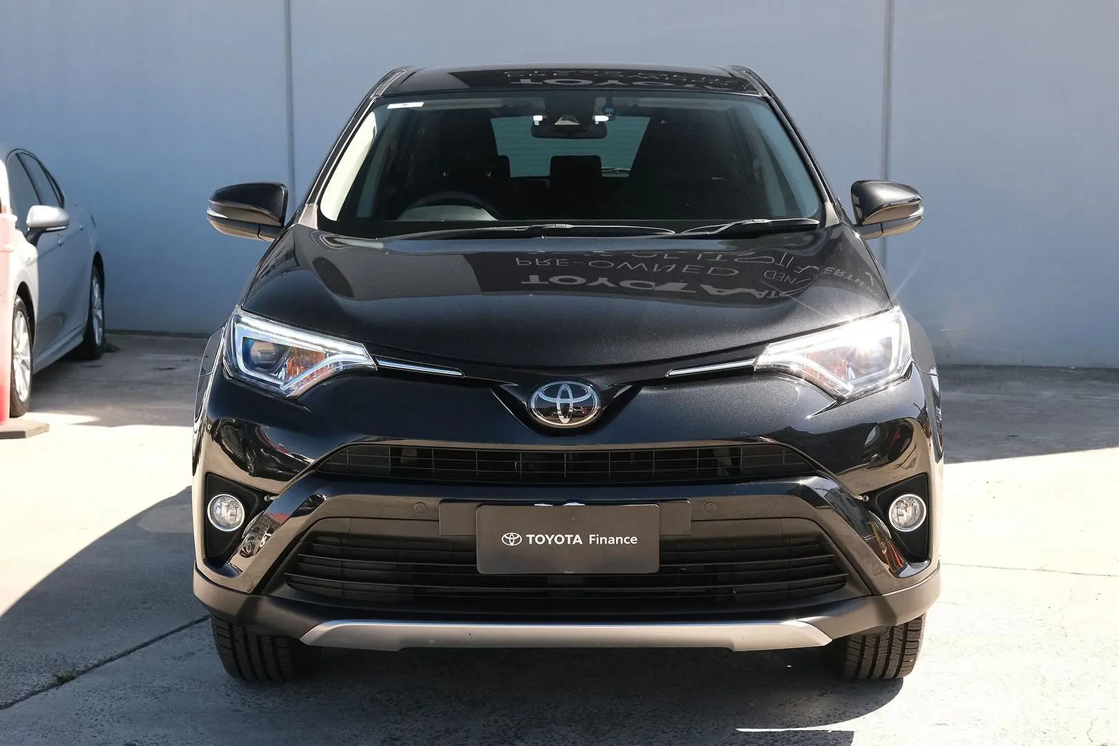 2018 Toyota Rav4 Gallery Image 3