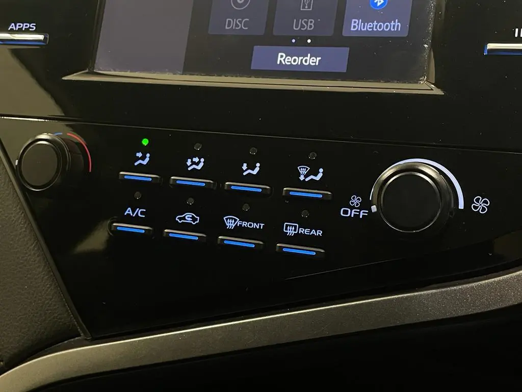 2018 Toyota Camry Gallery Image 17