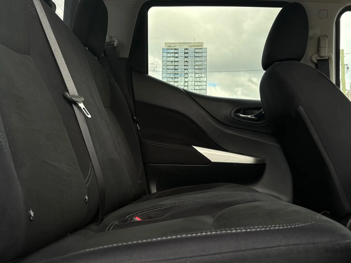 2020 Nissan Navara Gallery Image 13
