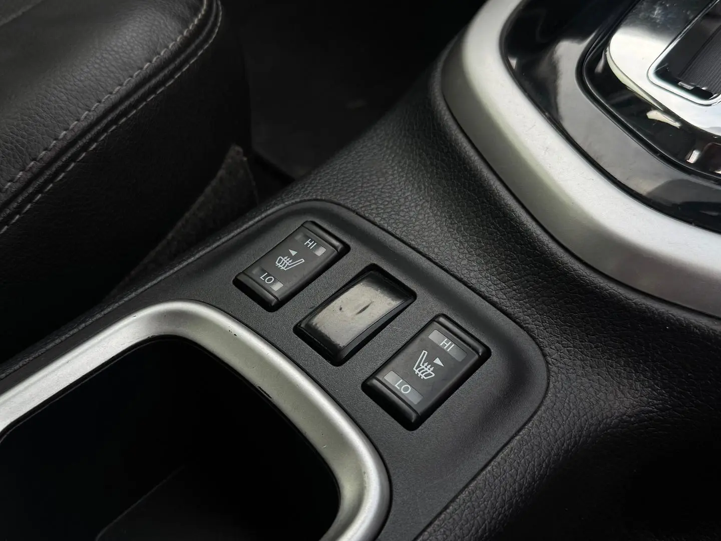 2020 Nissan Navara Gallery Image 16