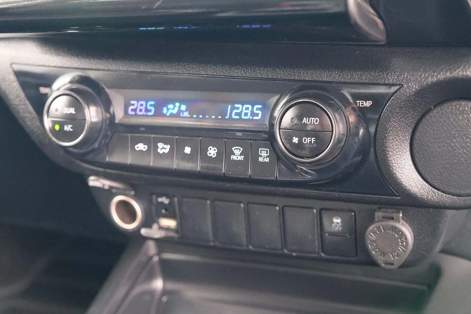 2021 Toyota Hilux Gallery Image 21