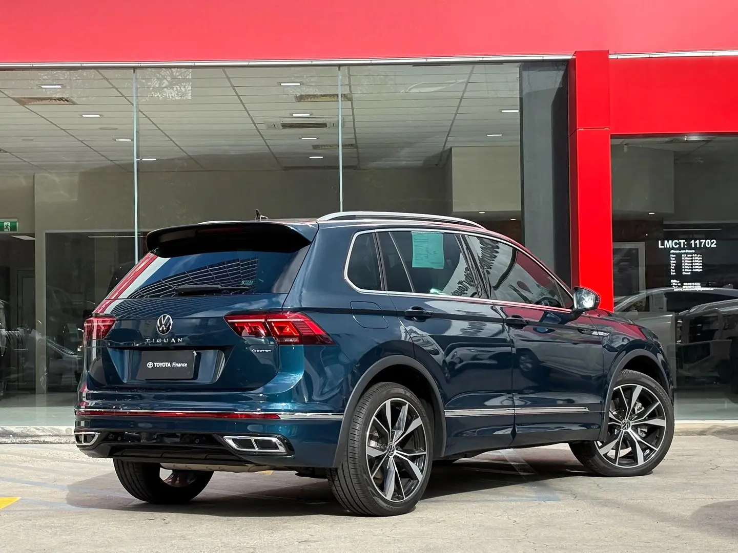 2023 Volkswagen Tiguan Gallery Image 9