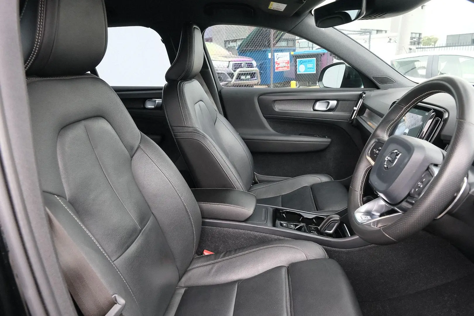 2020 Volvo XC40 Gallery Image 11