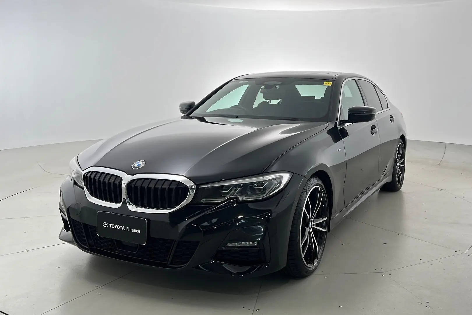 2020 BMW 3 Series Gallery Image 9