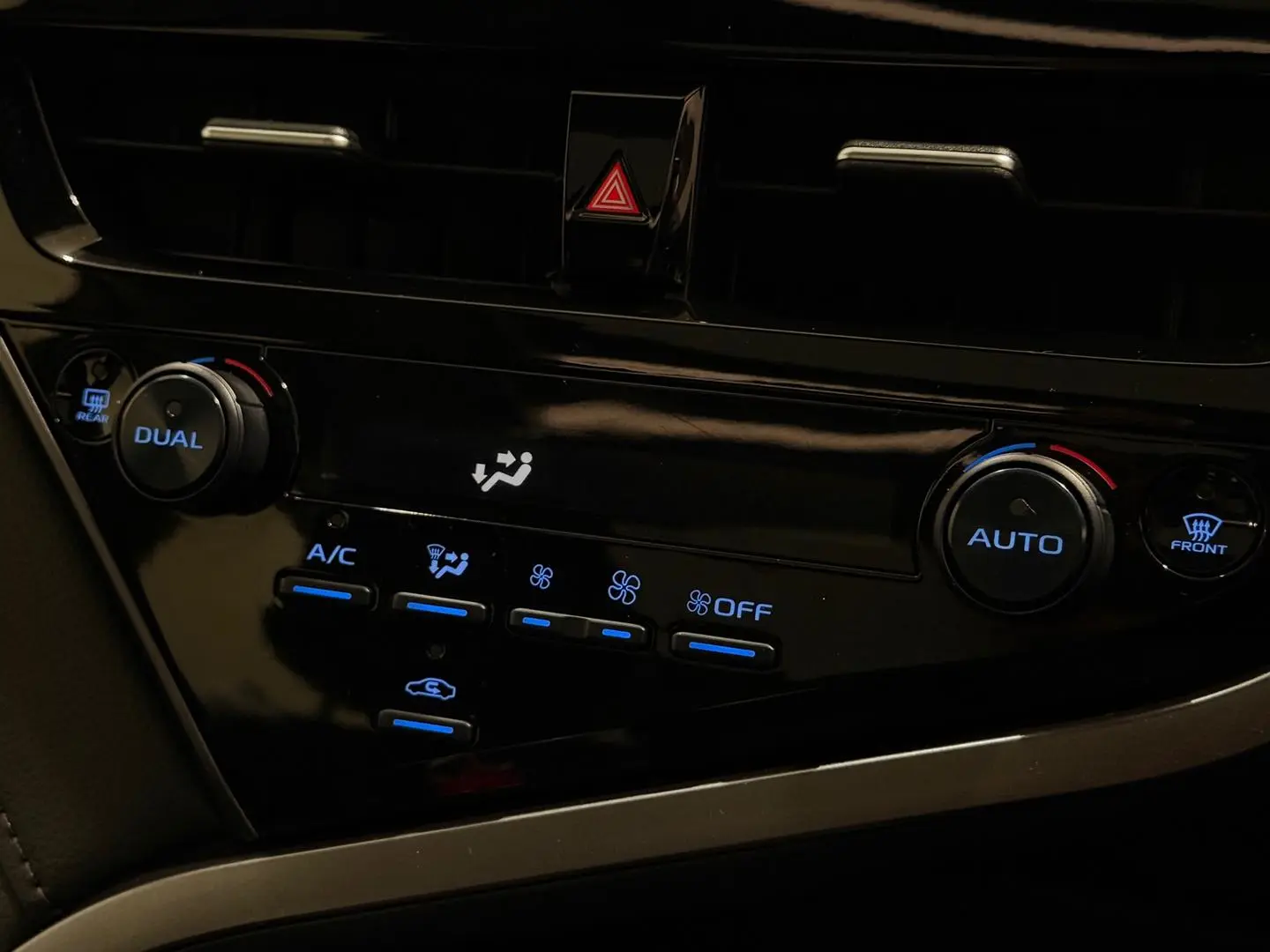 2021 Toyota Camry Gallery Image 21