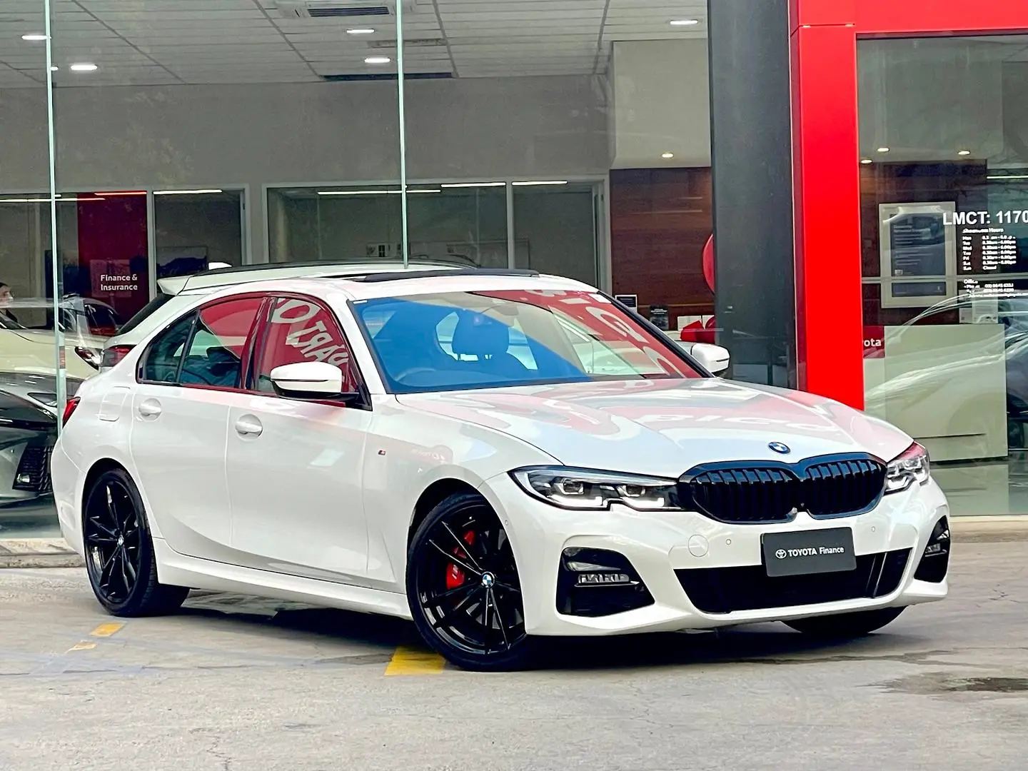 2022 BMW 3 Series Gallery Image 1
