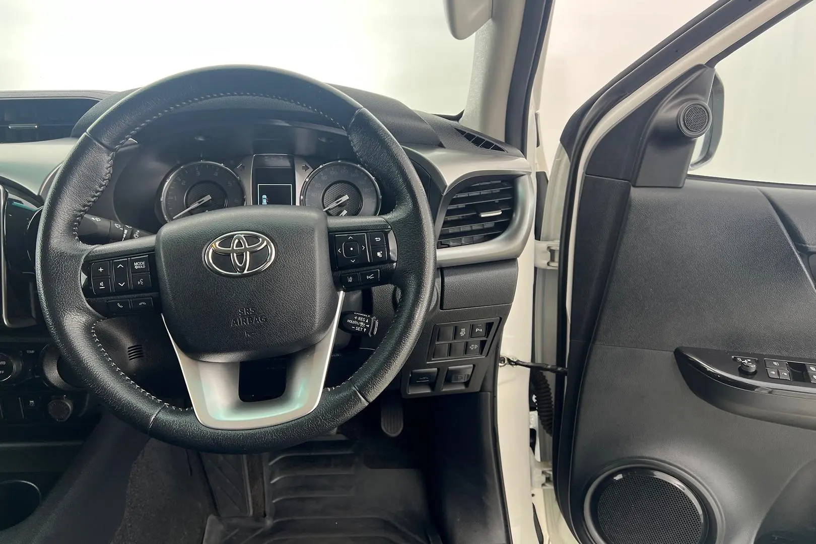2022 Toyota Hilux Gallery Image 12
