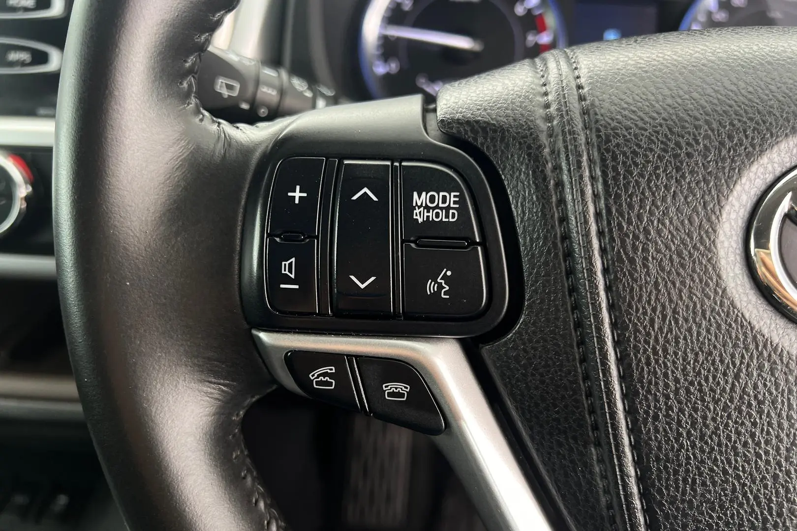 2014 Toyota Kluger Gallery Image 16