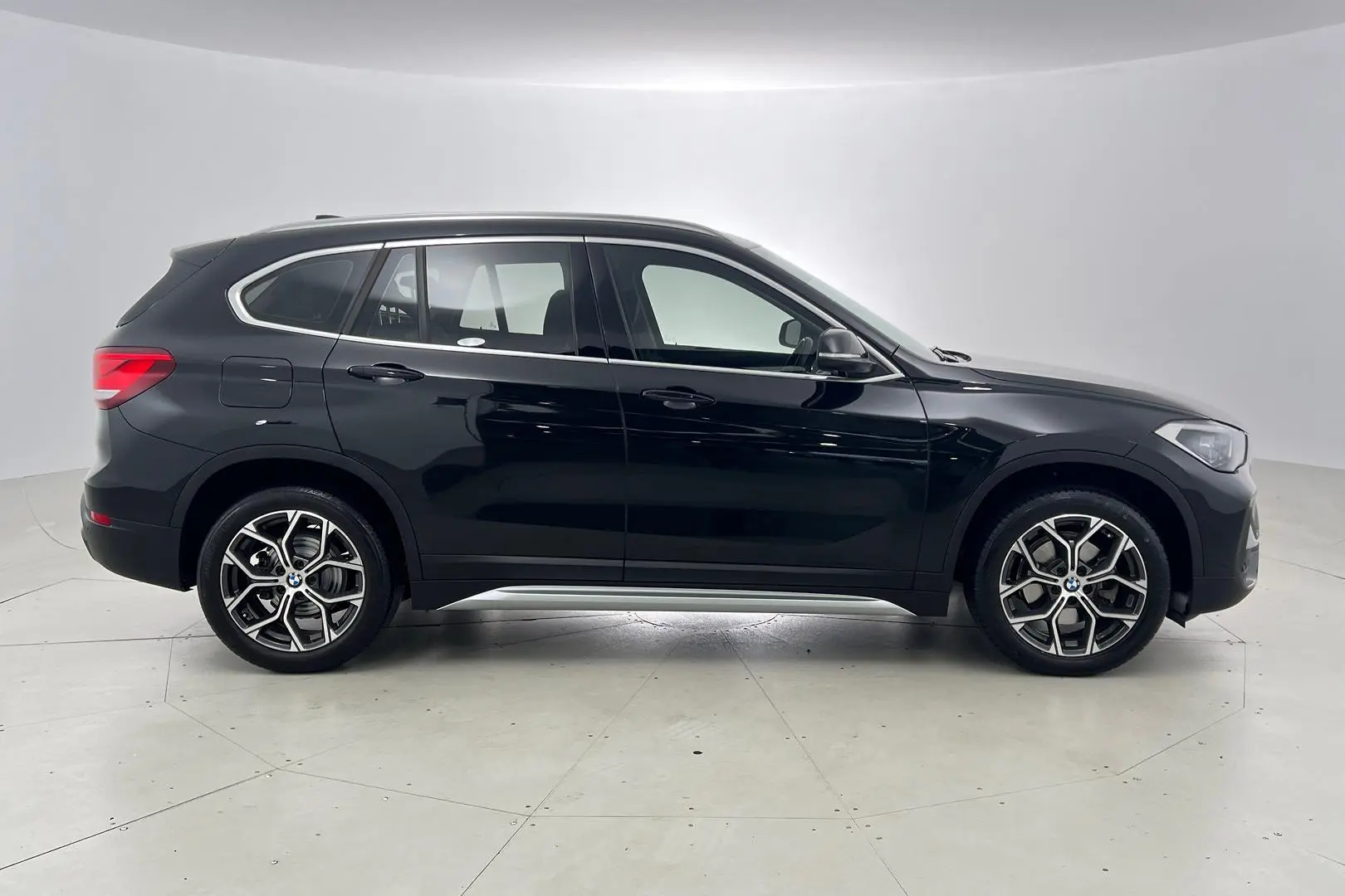 2021 BMW X1 Gallery Image 5