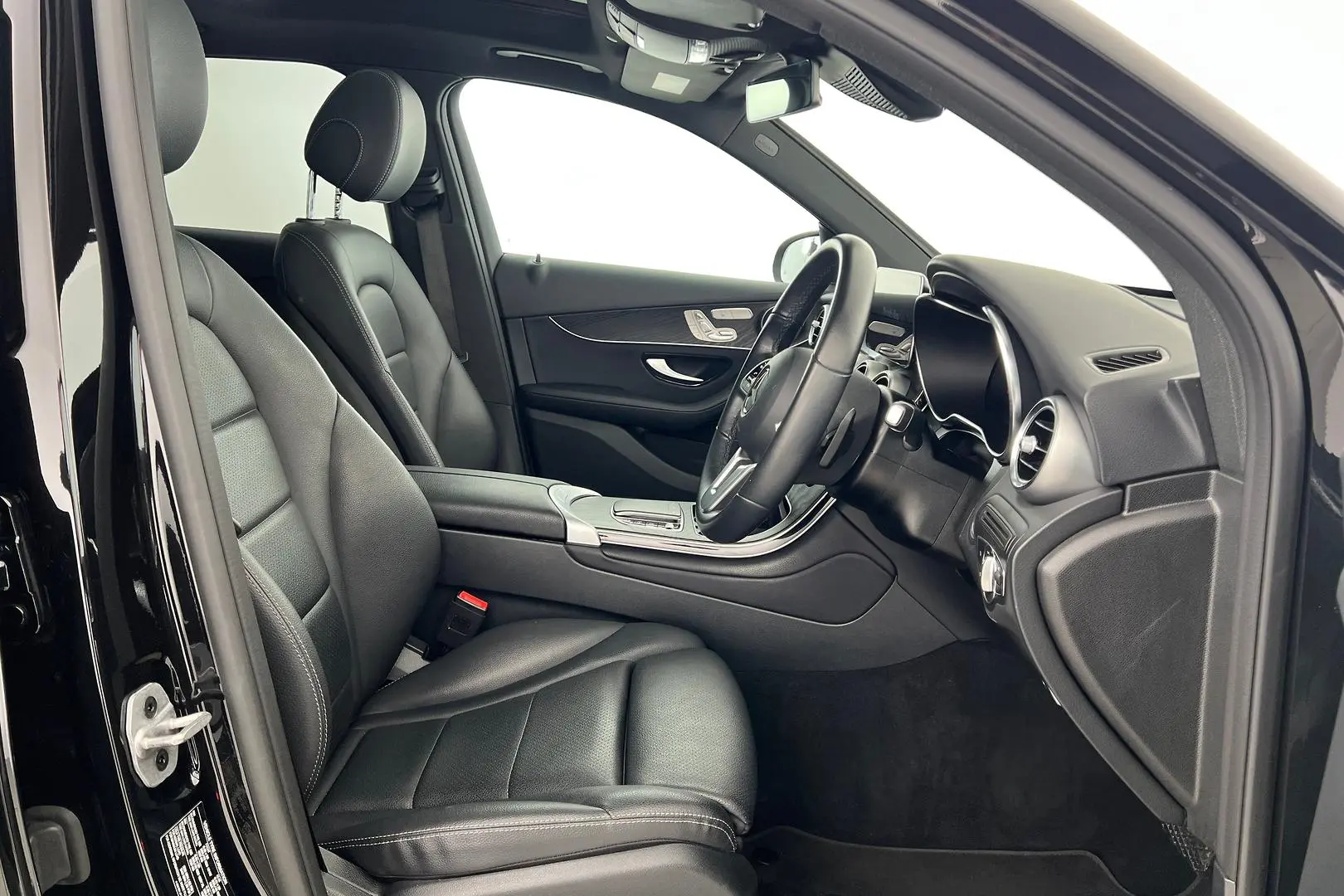 2022 Mercedes-Benz GLC-Class Gallery Image 10