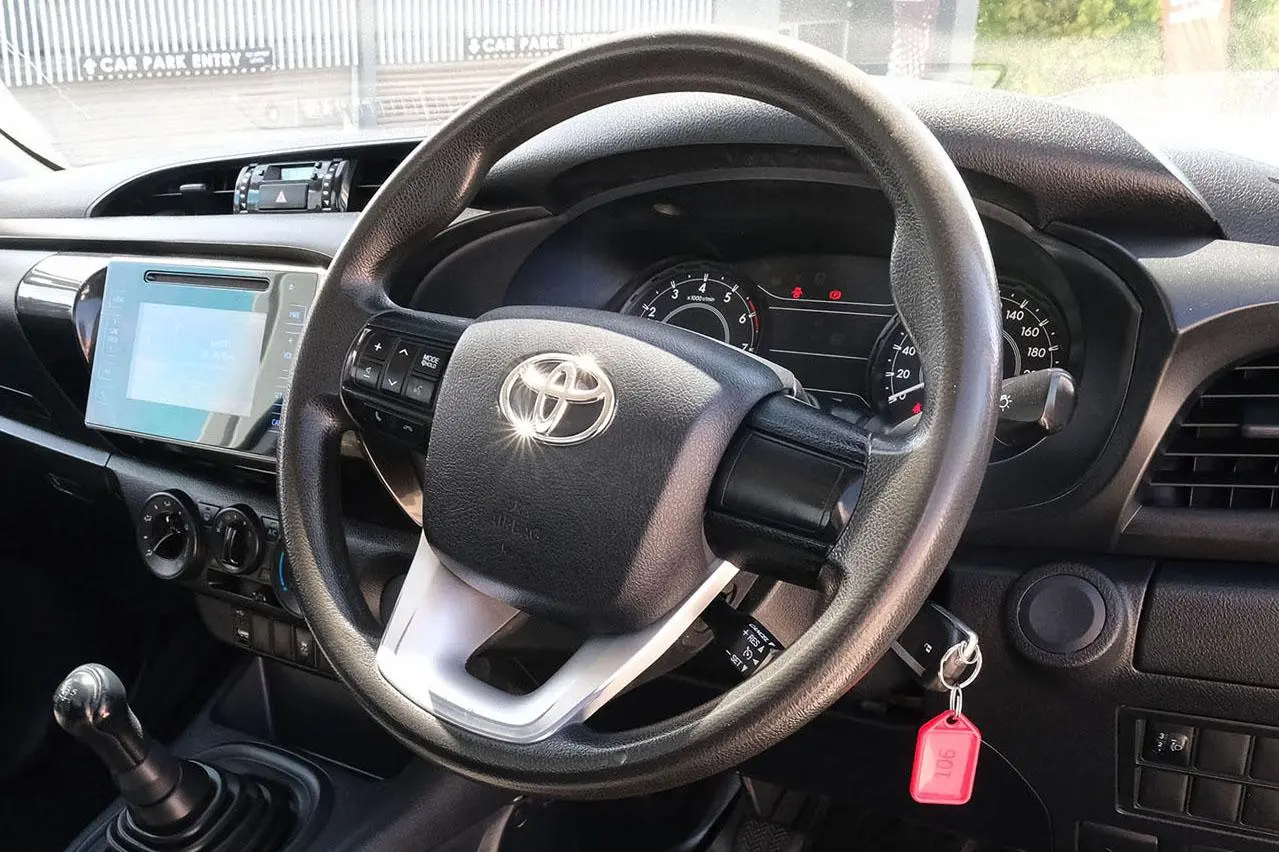 2017 Toyota Hilux Gallery Image 18