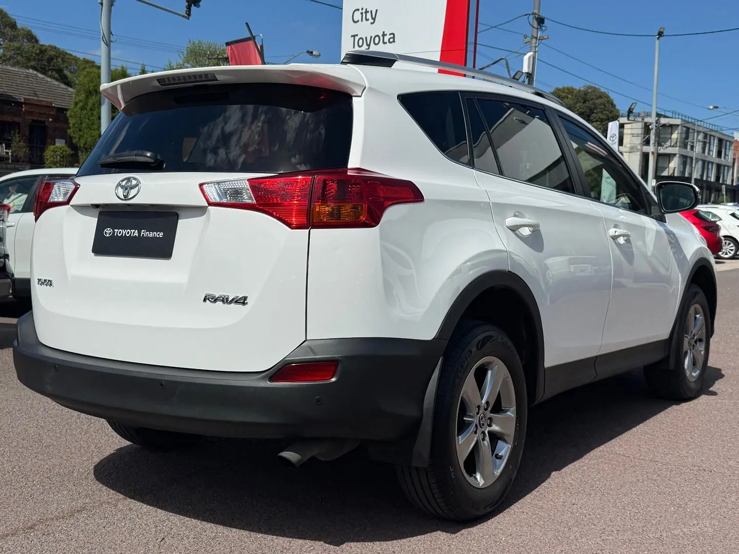 2015 Toyota RAV4 Gallery Image 4