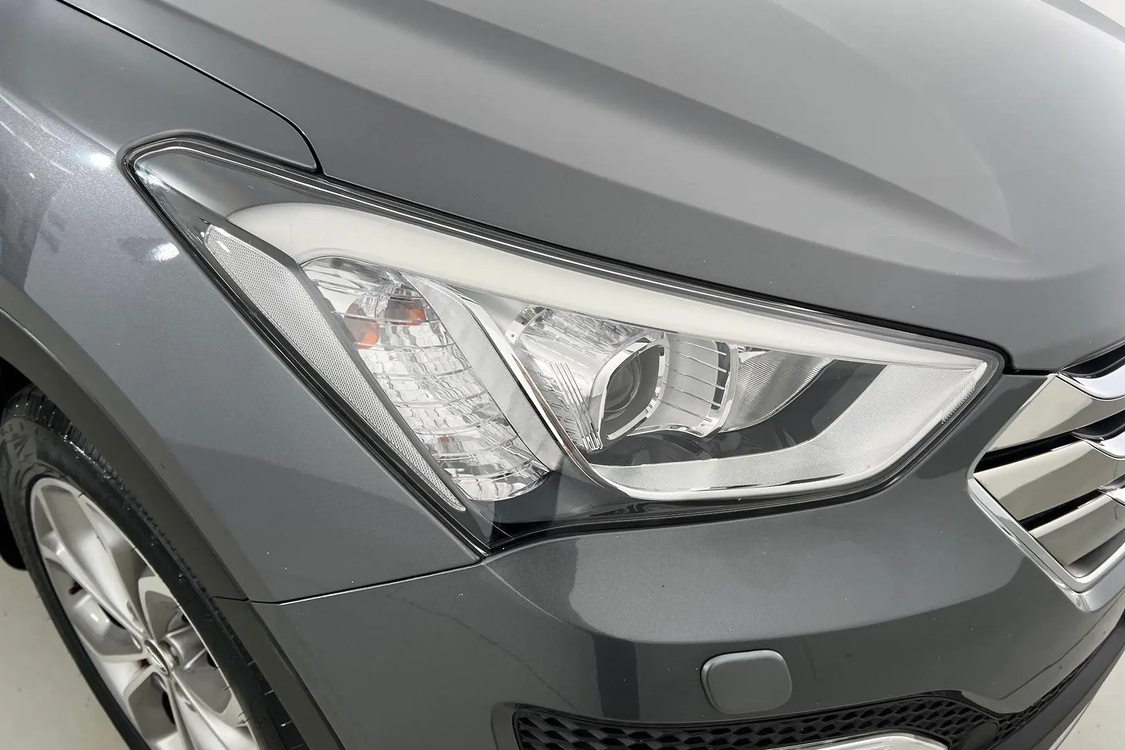 2013 Hyundai Santa Fe Gallery Image 16