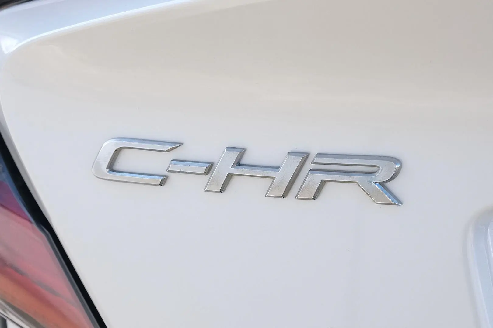 2018 Toyota C-HR Gallery Image 21