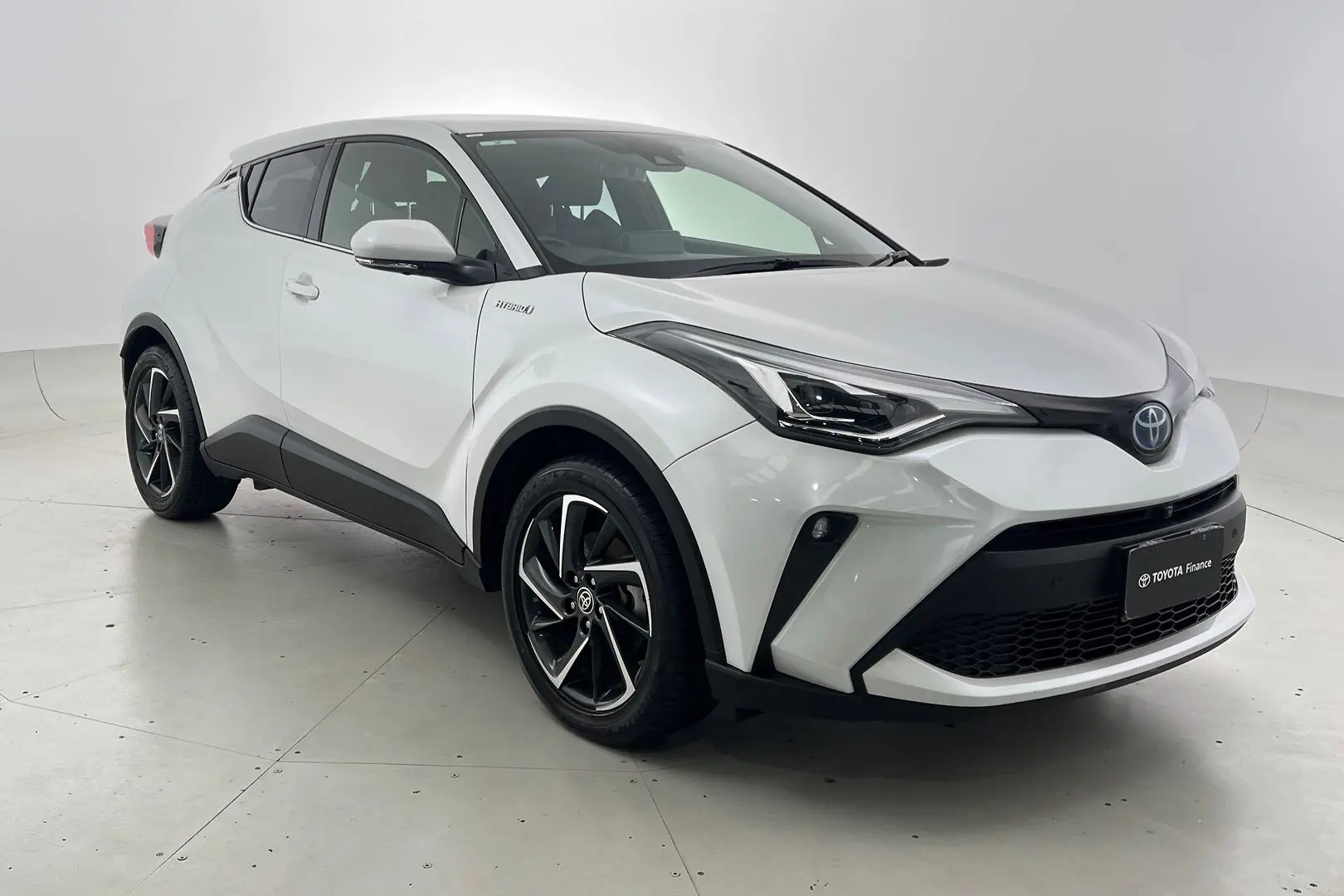 2022 Toyota C-HR Gallery Image 1