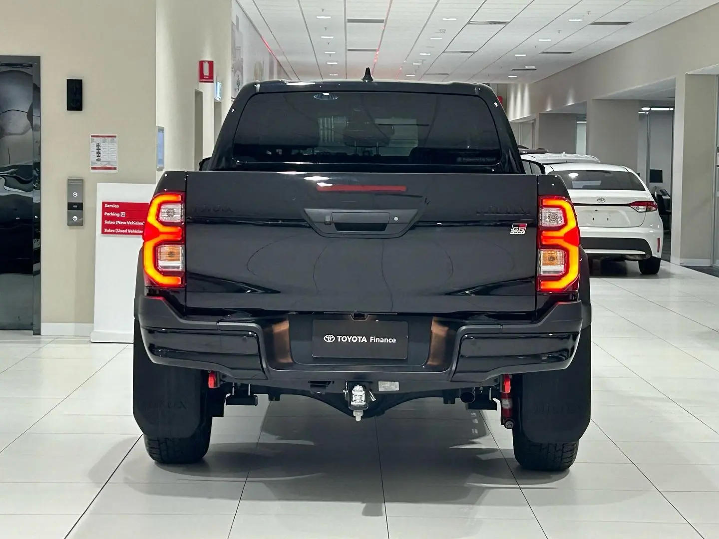 2024 Toyota Hilux Gallery Image 8