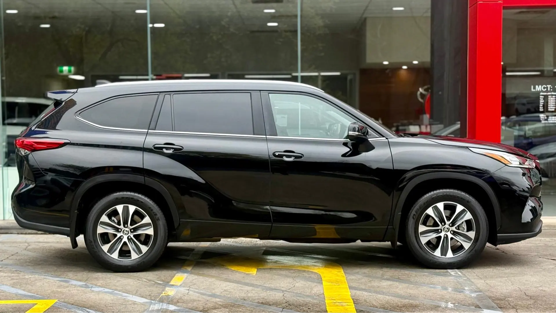 2023 Toyota Kluger Gallery Image 2