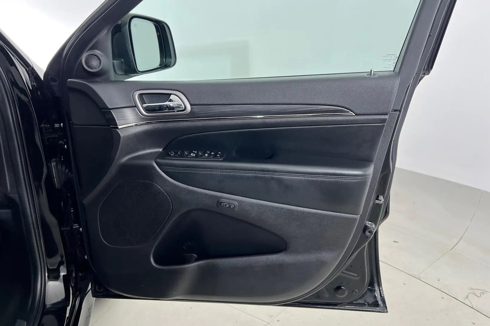 2021 Jeep Grand Cherokee Gallery Image 10