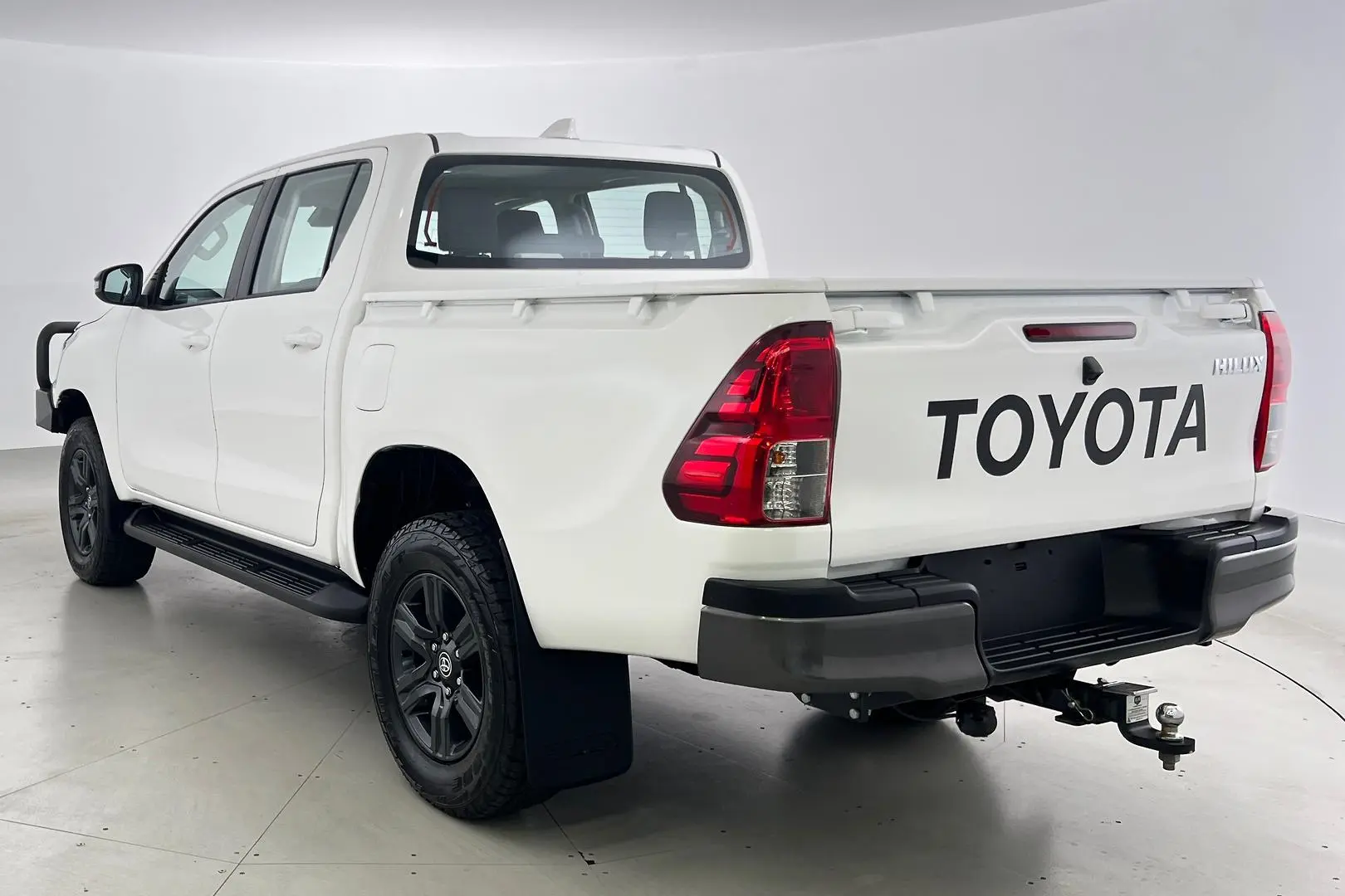 2022 Toyota Hilux Gallery Image 8