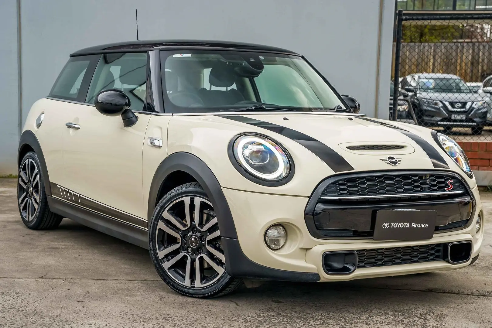 2019 MINI Hatch Gallery Image 1