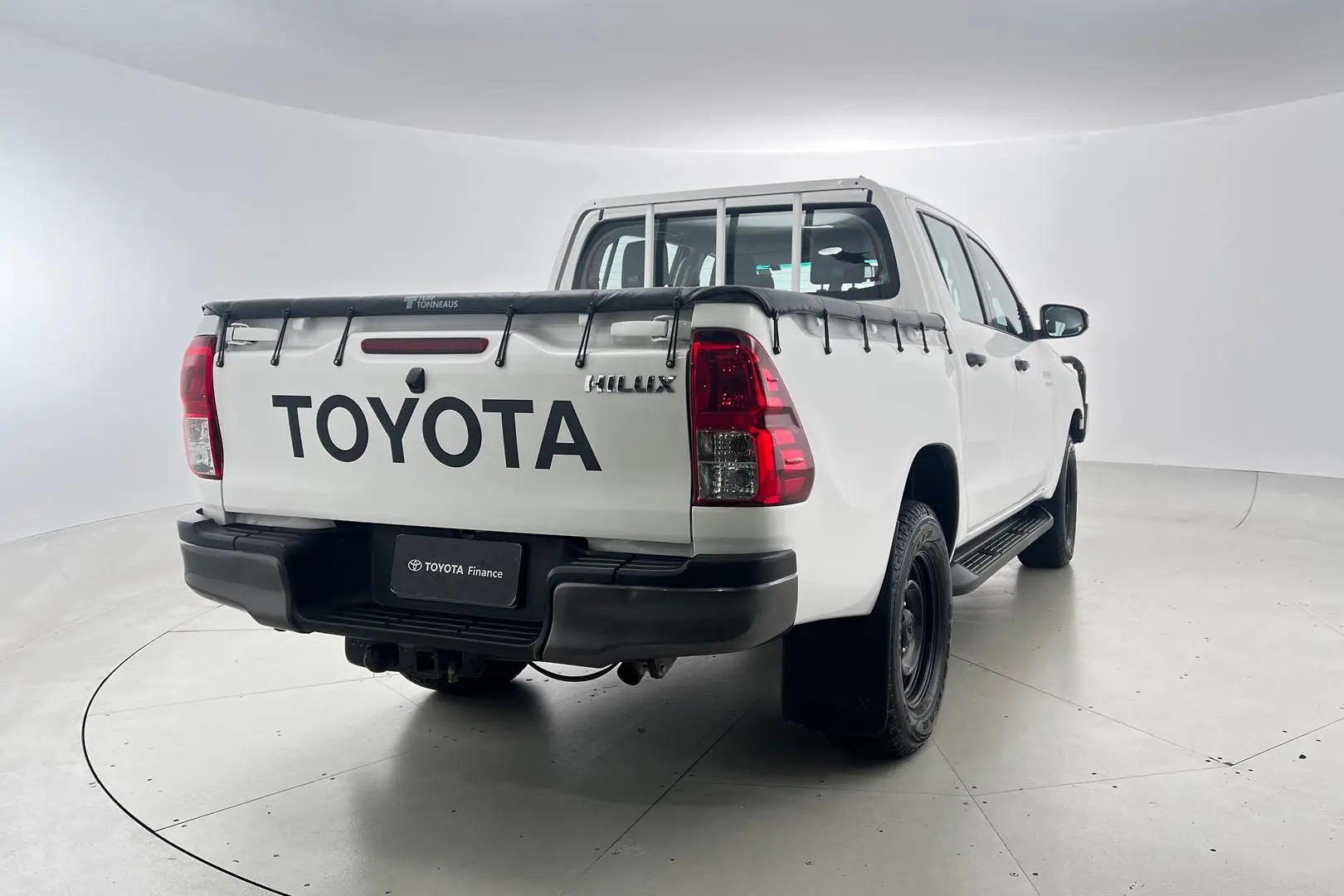 2017 Toyota Hilux Gallery Image 9