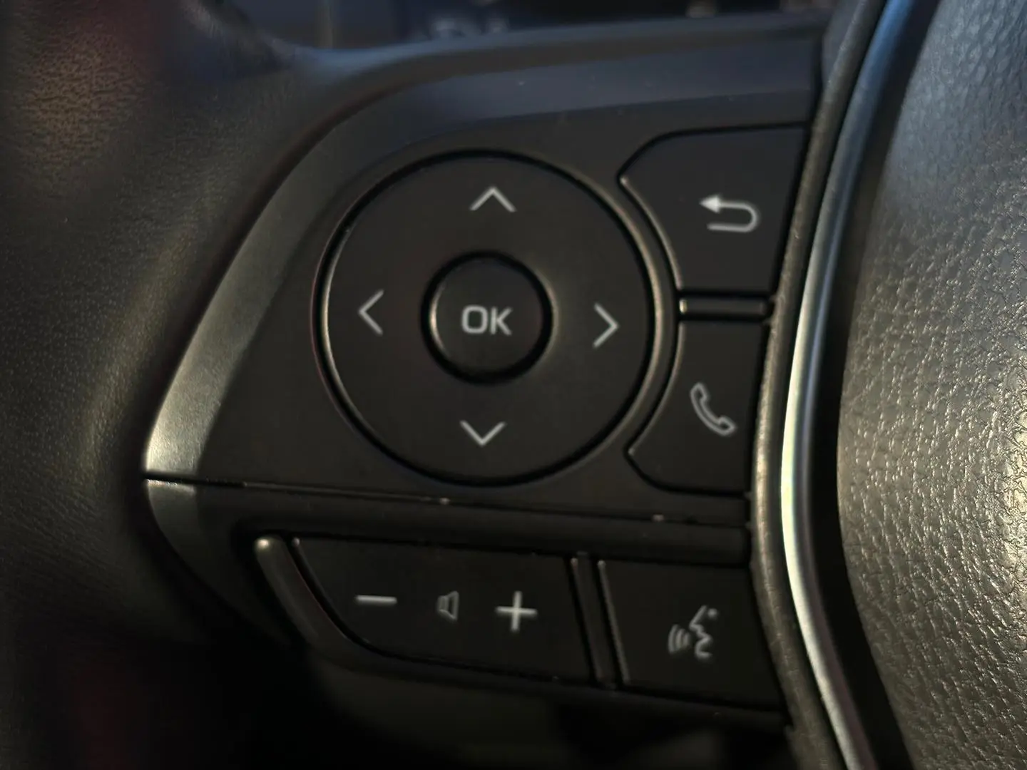 2019 Toyota Camry Gallery Image 21