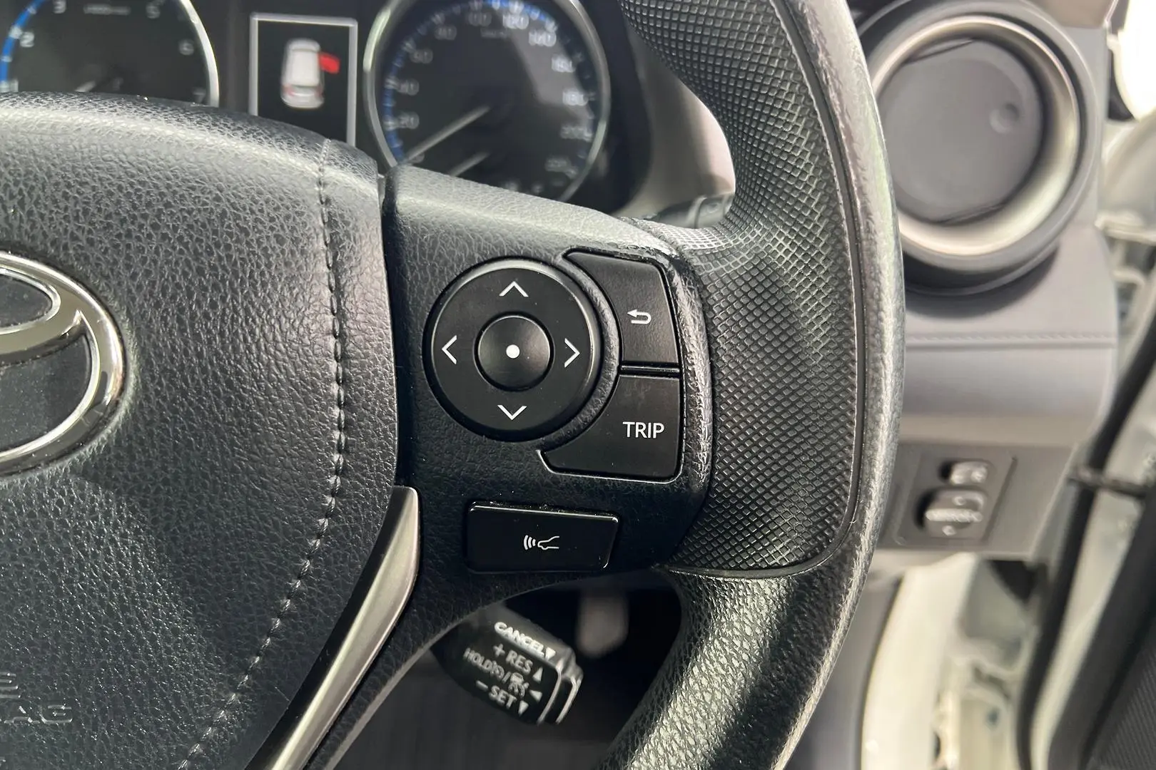 2017 Toyota RAV4 Gallery Image 17