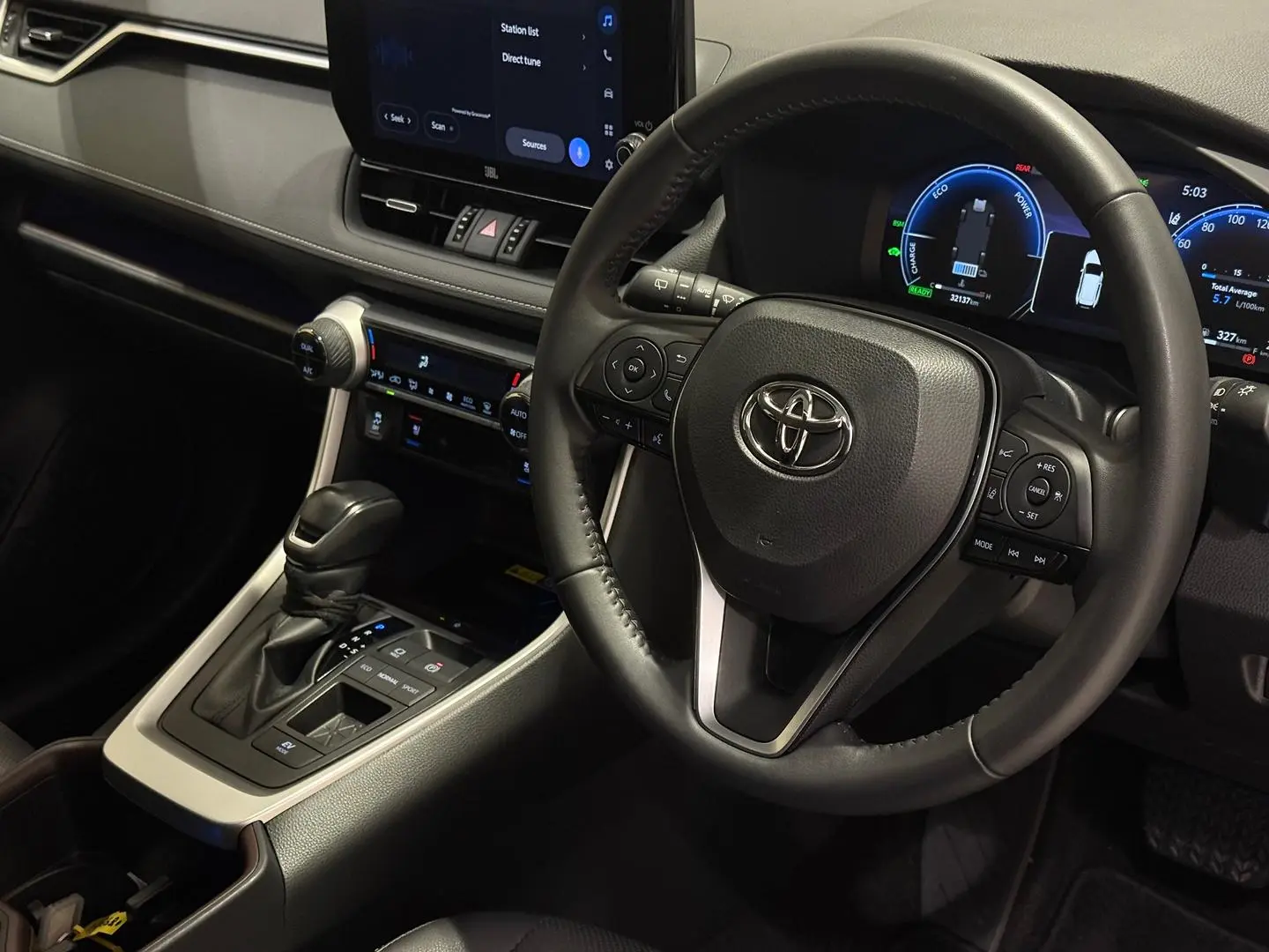 2025 Toyota RAV4 Gallery Image 13
