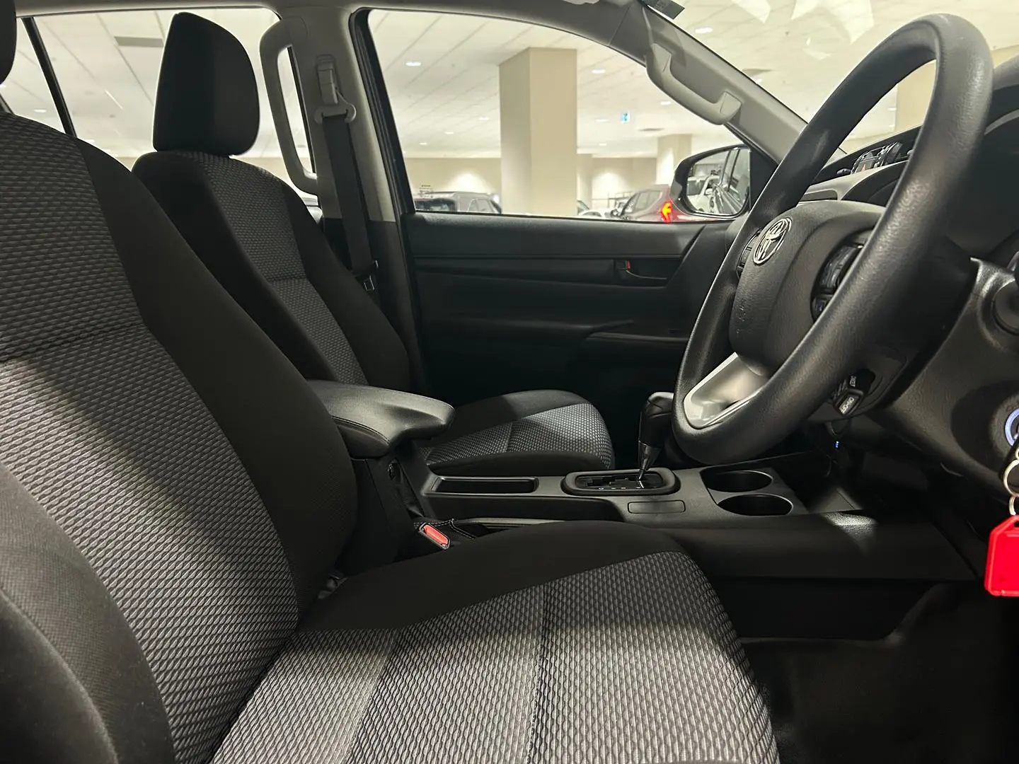 2022 Toyota Hilux Gallery Image 13