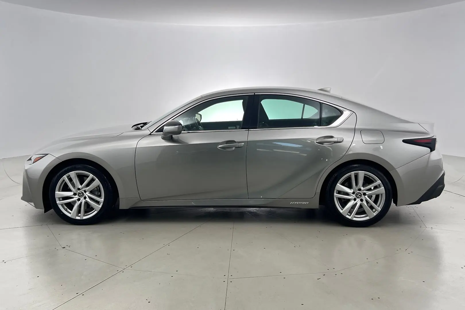 2020 Lexus IS Gallery Image 8