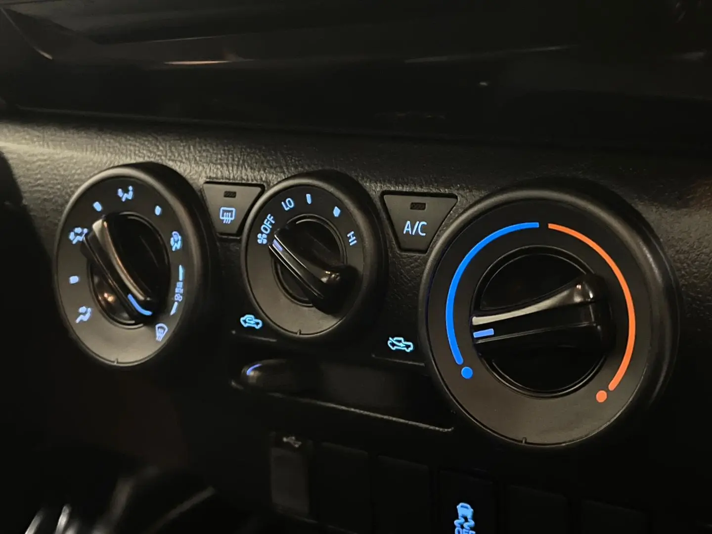 2020 Toyota Hilux Gallery Image 14