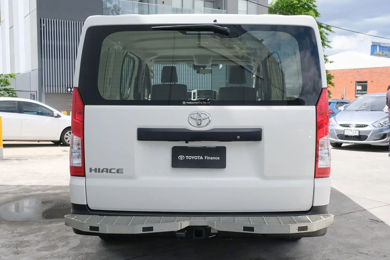 2021 Toyota Hiace Gallery Image 4