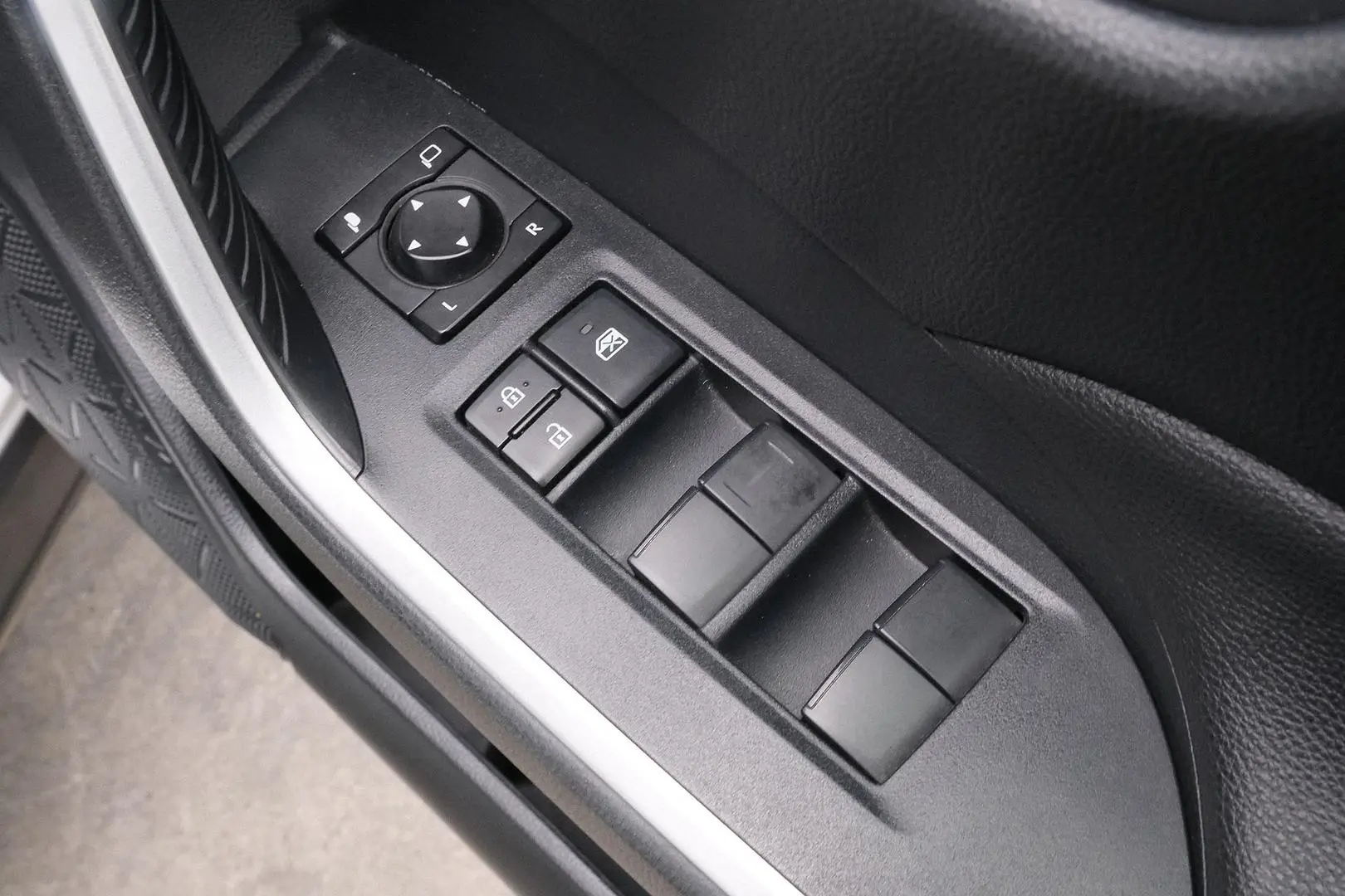 2022 Toyota RAV4 Gallery Image 12