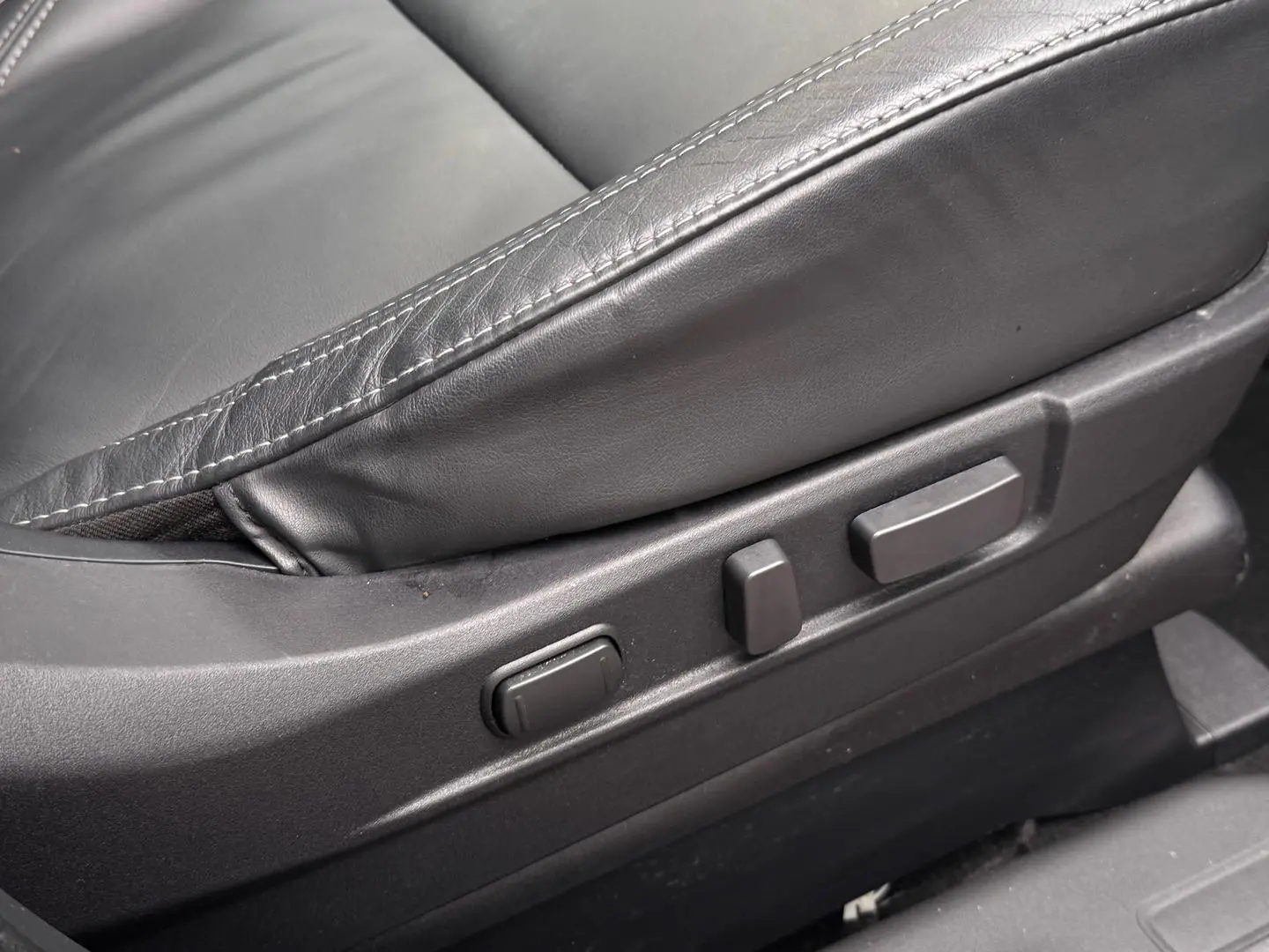2020 Mitsubishi Outlander Gallery Image 16
