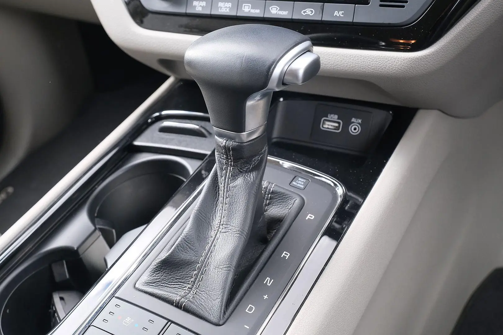 2017 Kia Carnival Gallery Image 9