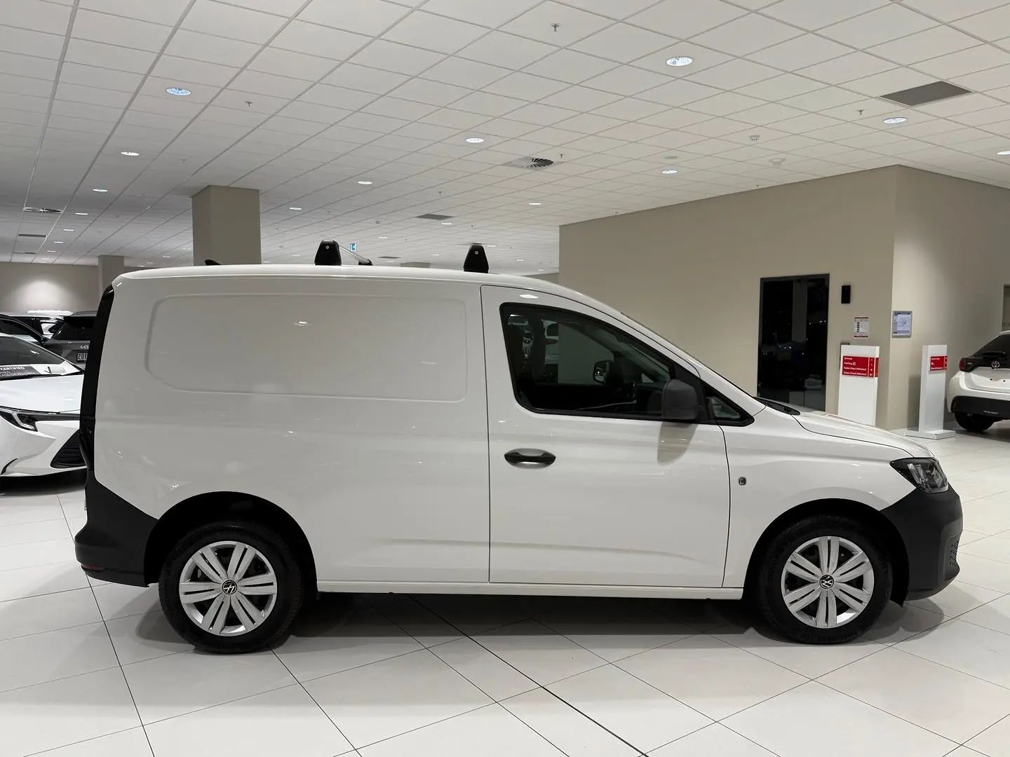 2021 Volkswagen Caddy Gallery Image 2