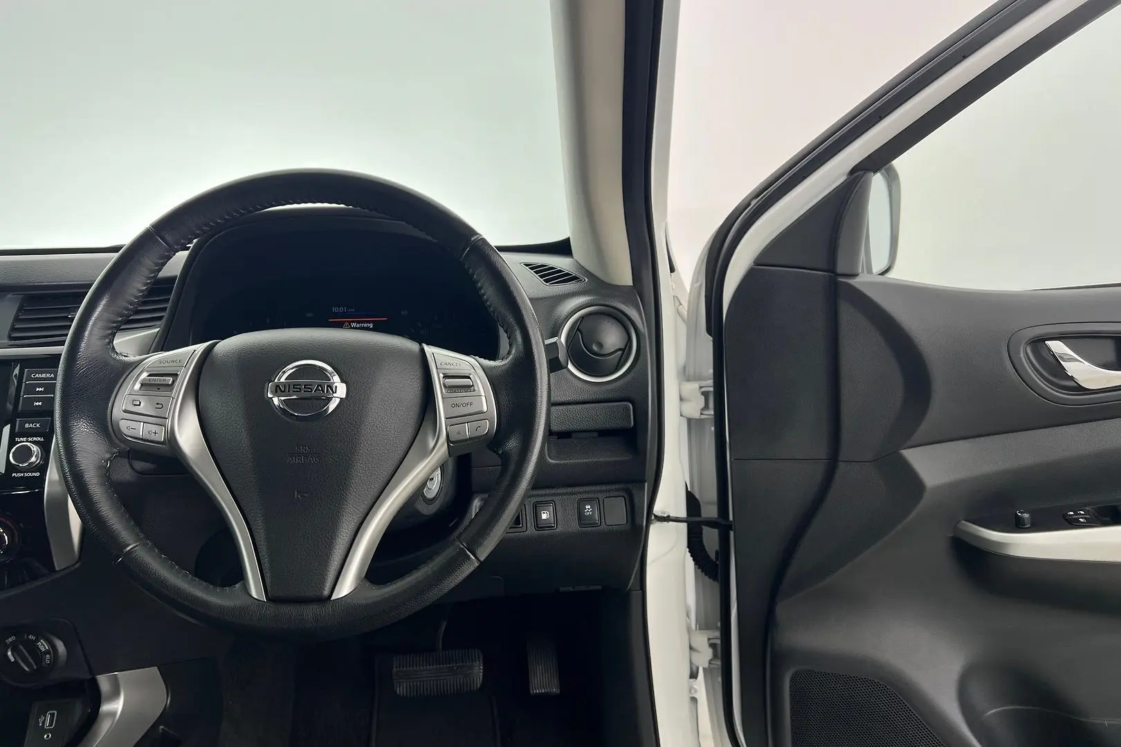2020 Nissan Navara Gallery Image 12